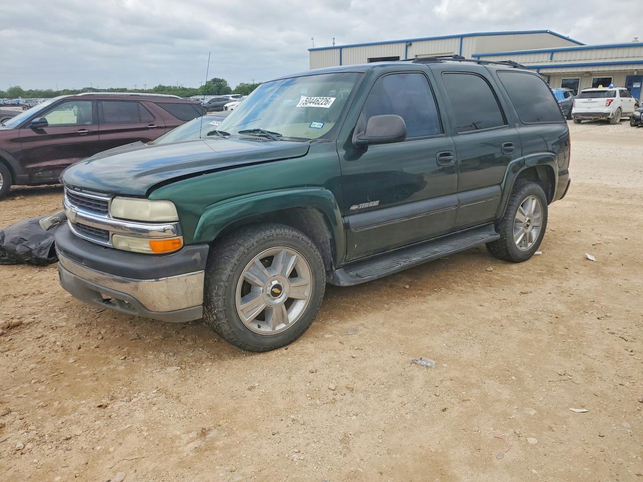 2002 Chevrolet Tahoe VIN 1GNEC13Z12R136575 photo 1