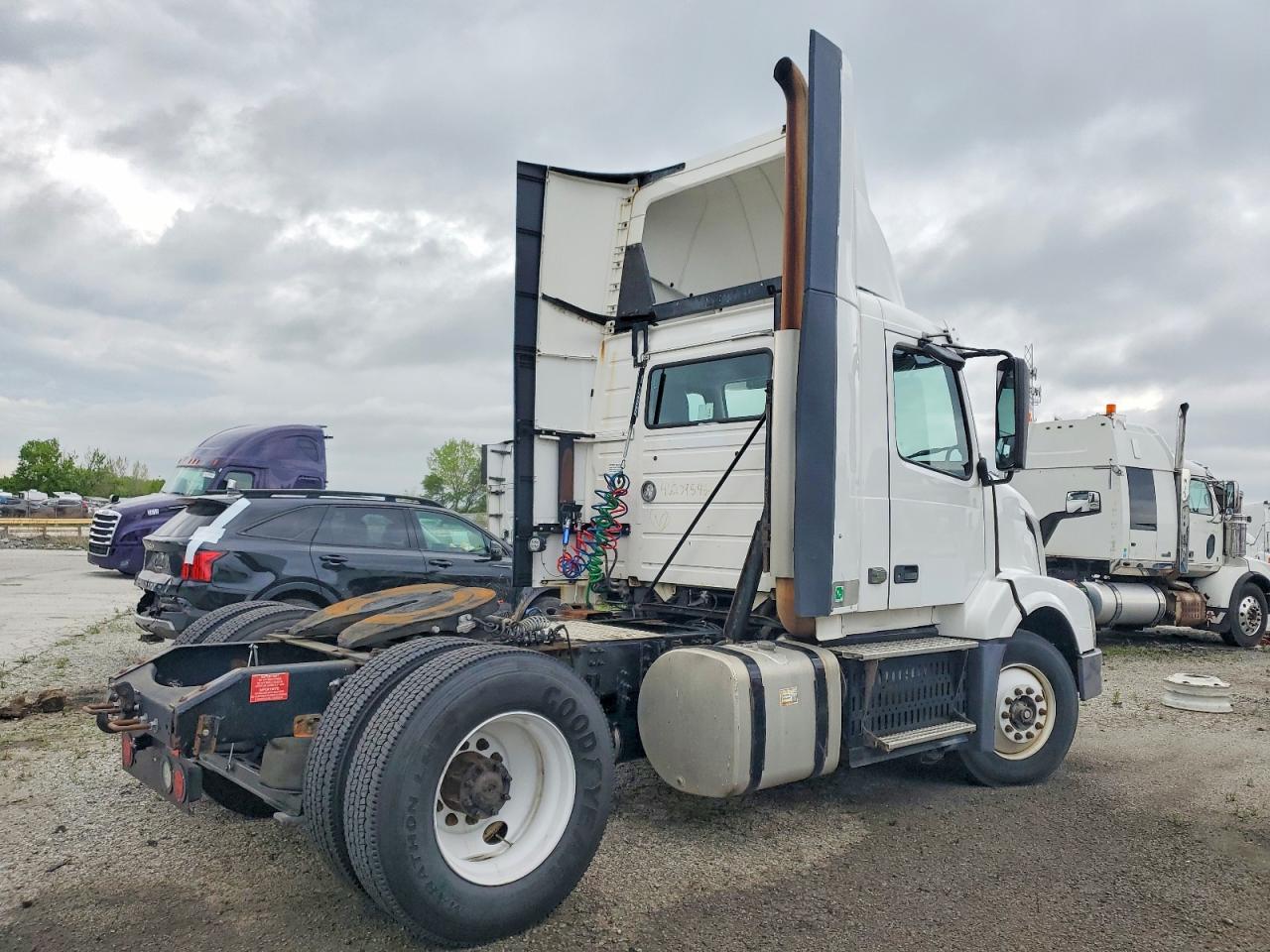 2016 Volvo Vn VIN 4V4N39TG0GN965646 photo 4