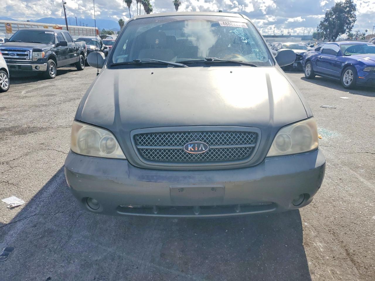 2004 Kia SEDONA VIN KNDUP131946582223 photo 5