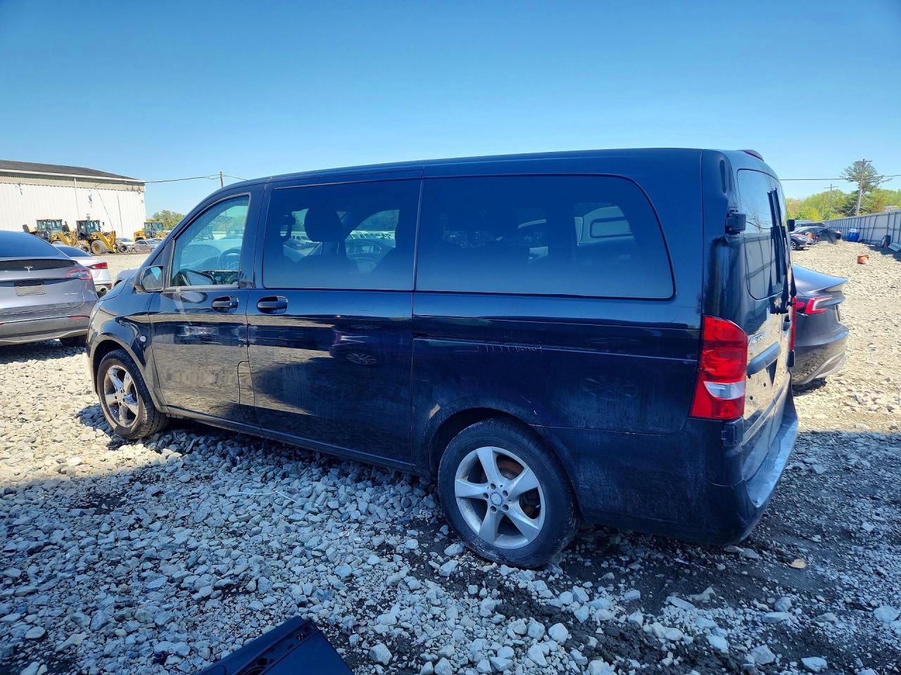 2017 Mercedes-Benz Metris VIN WD4PG2EEXH3317018 photo 2