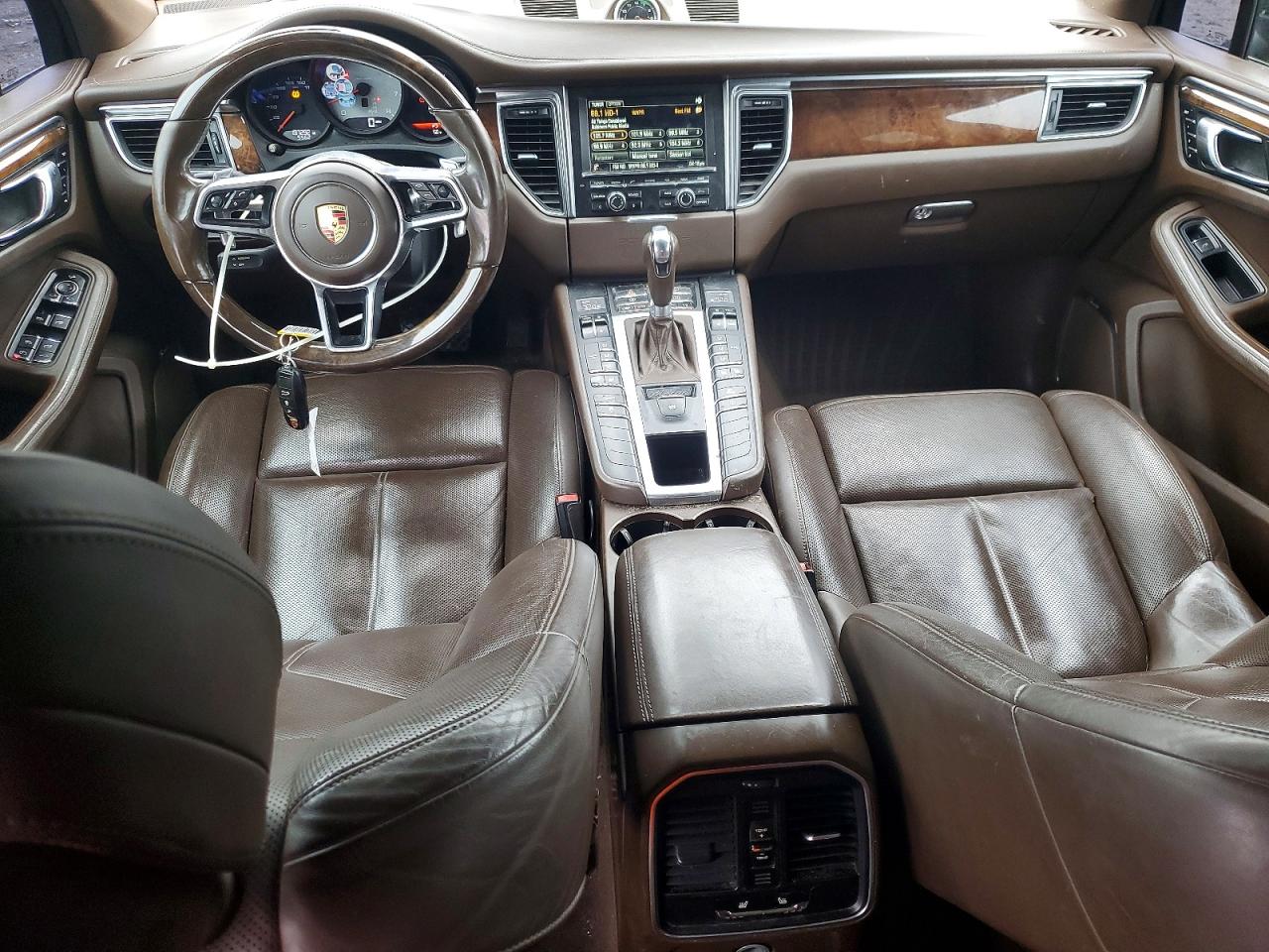 2016 Porsche Macan VIN WP1AB2A58GLB49154 photo 8