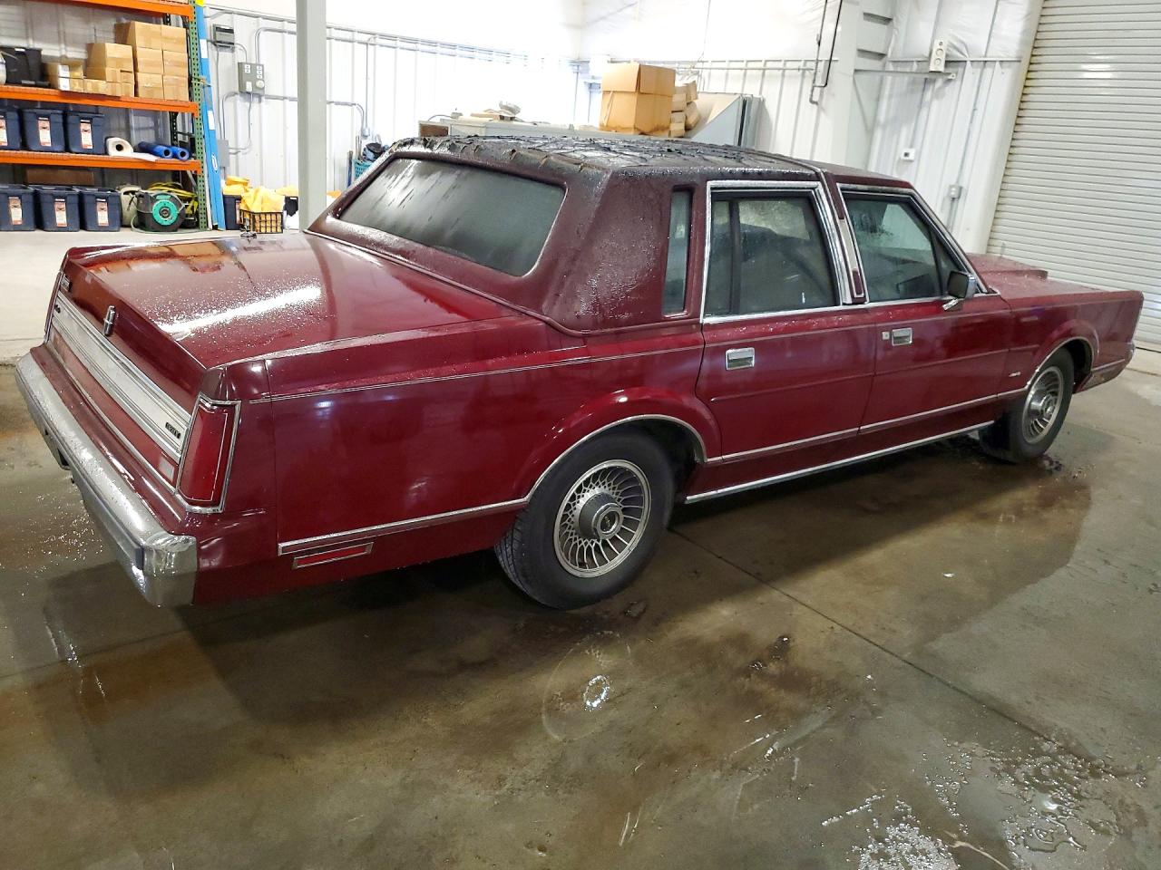 1988 LINCOLN Towncar VIN 1LNBM81F9JY842929 photo 3