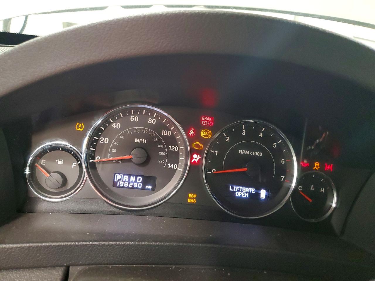 2010 Jeep Cherokee VIN 1J4PR4GK7AC117460 photo 9