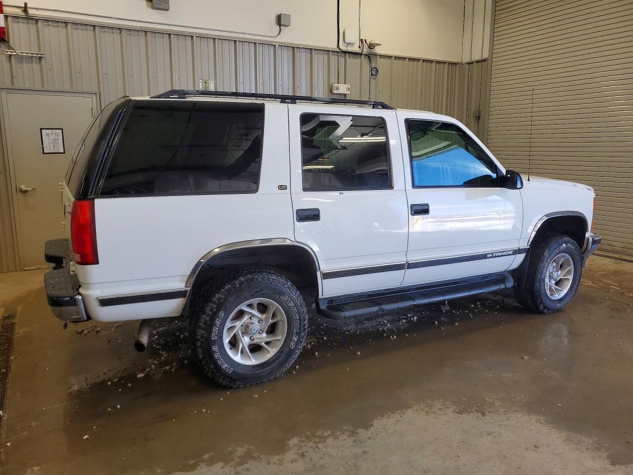 1999 Chevrolet Tahoe VIN 1GNEK13R6XJ355699 photo 3