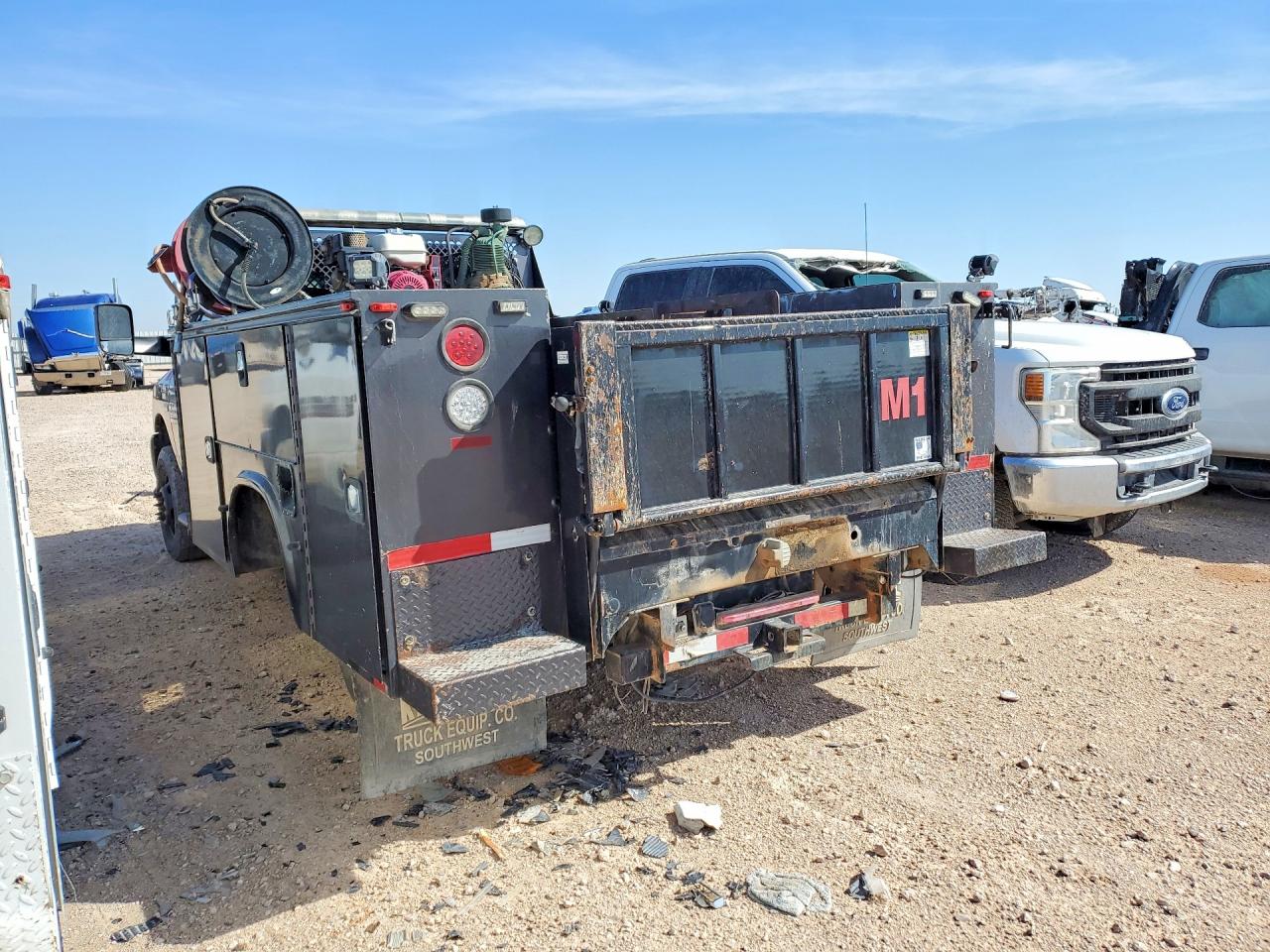 2015 Ram 3500 VIN 3C7WRTAJXFG691019 photo 2