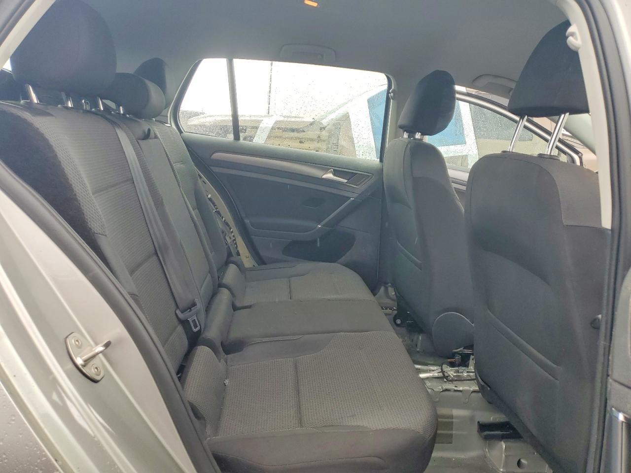 2018 Volkswagen Golf VIN 3VWG17AU6JM293100 photo 10