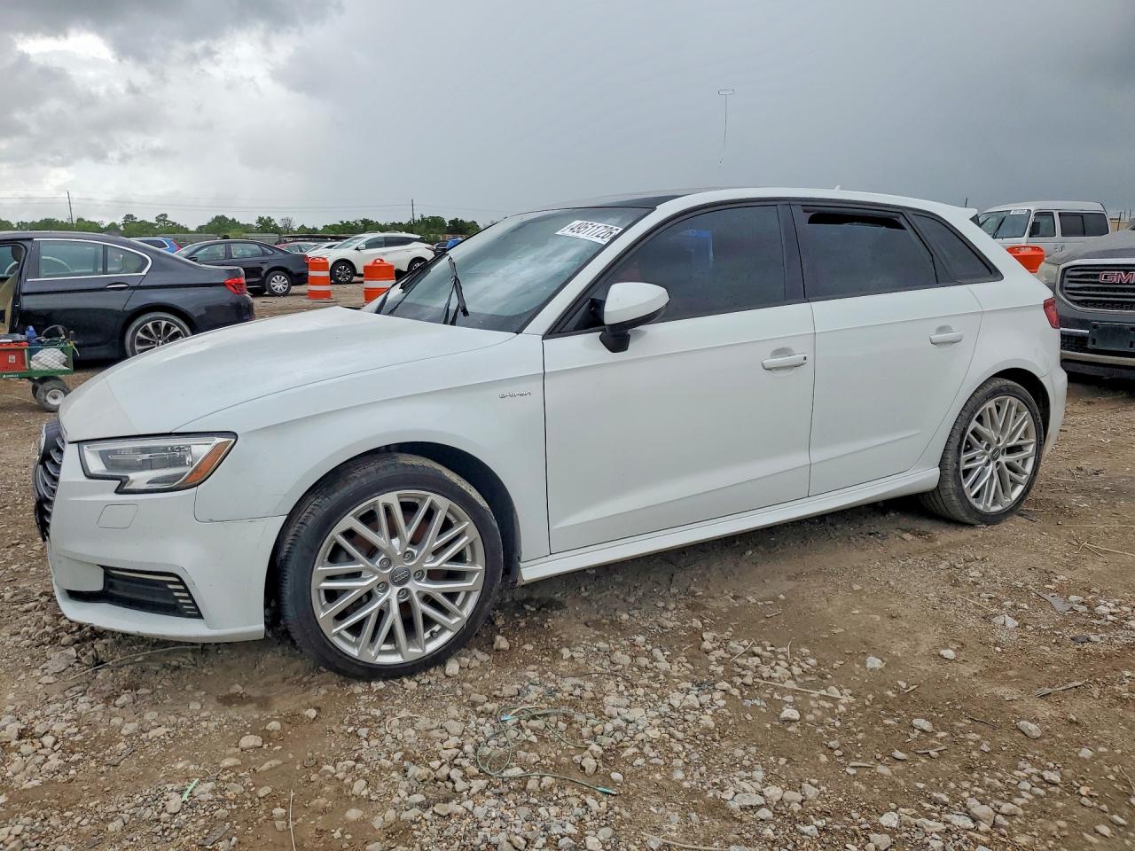 2018 Audi A3 VIN WAUUPBFF2JA154853 photo 1