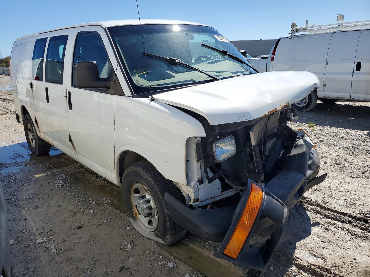 2016 CHEV Express VIN 1GCWGAFF2G1333330 photo 4
