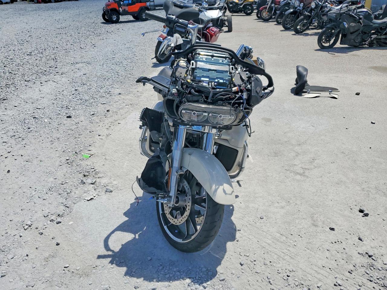 2022 HARLEY Fl VIN 1HD1KHC12NB627553 photo 2