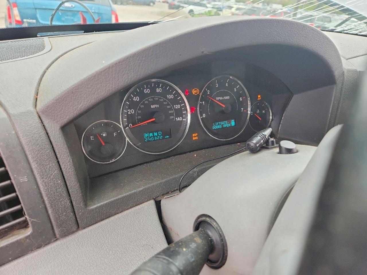 2007 Jeep Cherokee VIN 1J8HR48P77C548435 photo 9