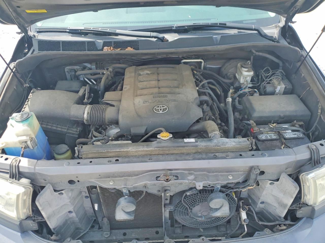 2016 Toyota Sequoia VIN 5TDBY5G15GS137908 photo 12