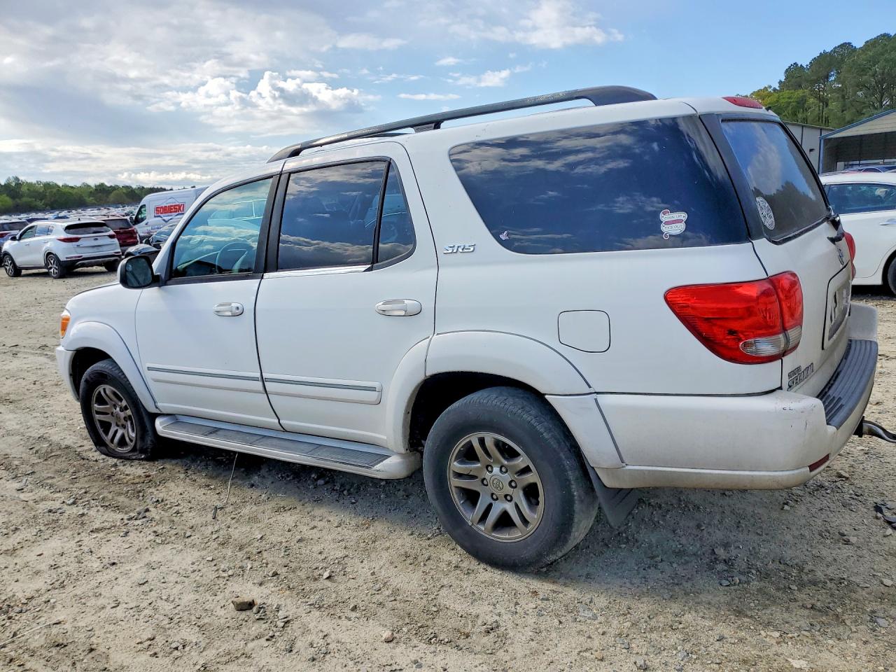 2005 Toyota Sequoia VIN 5TDZT34A75S255462 photo 2