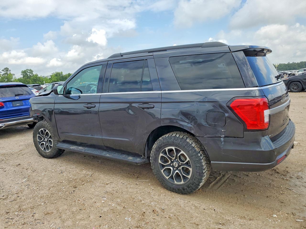 2023 Ford Expedition VIN 1FMJU1H8XPEA52267 photo 2
