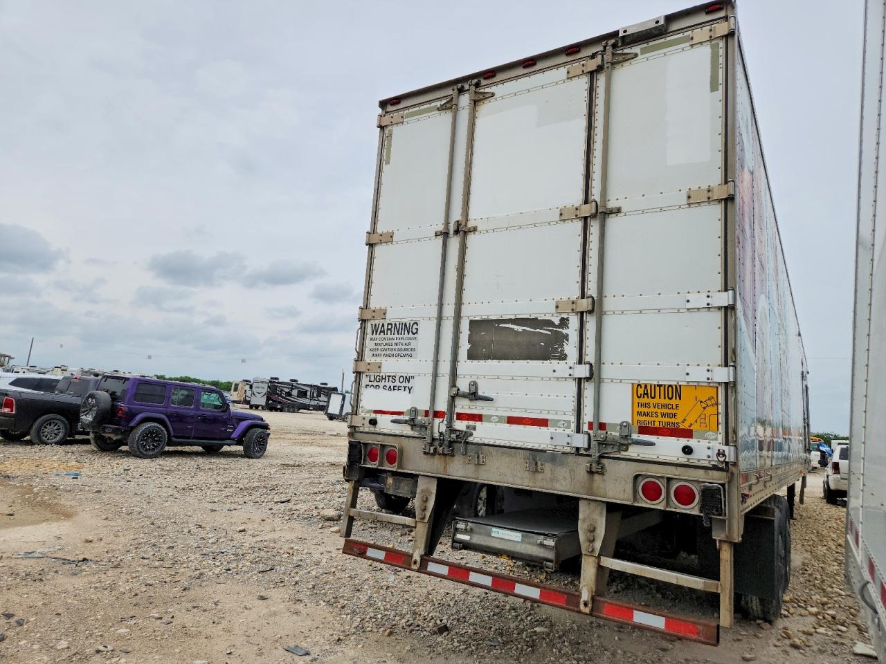 2016 UTILITY All models VIN 1UYVS2532GU525211 photo 4