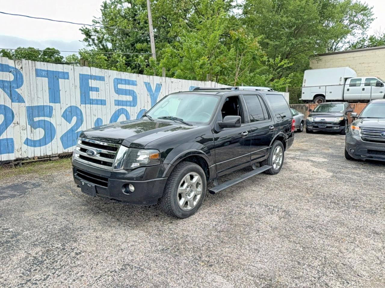2014 Ford Expedition VIN 1FMJU2A55EEF03527 photo 2