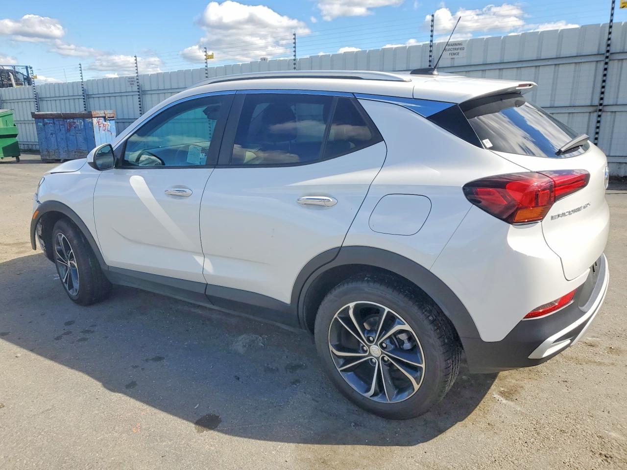 2021 Buick Encore VIN KL4MMDS2XMB133946 photo 2