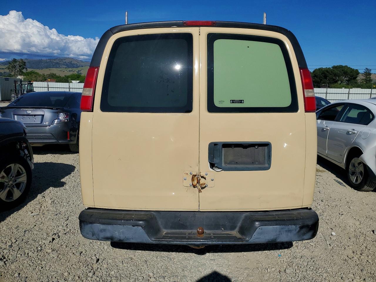 2005 CHEVROLET Express VIN 1GCFG15X551134165 photo 6