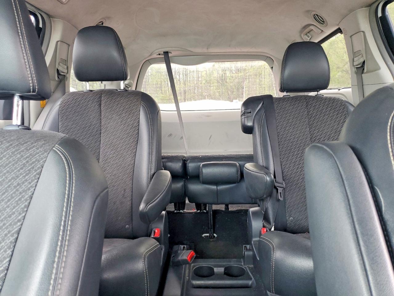 2011 TOYT Sienna VIN 5TDXK3DC2BS092999 photo 10