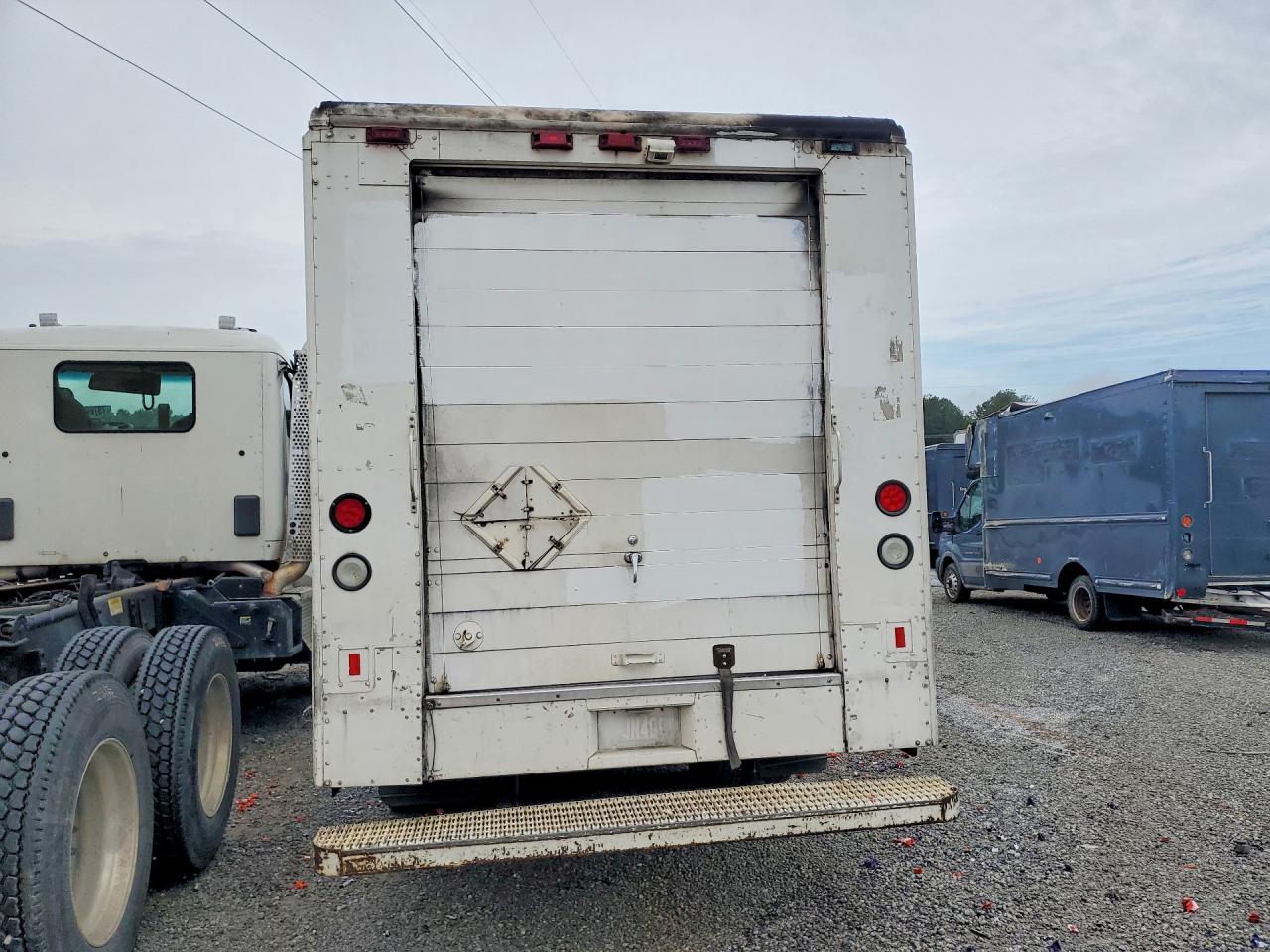 2000 FREIGHTLINER All other VIN 4UZA5FAC2YCG64049 photo 6