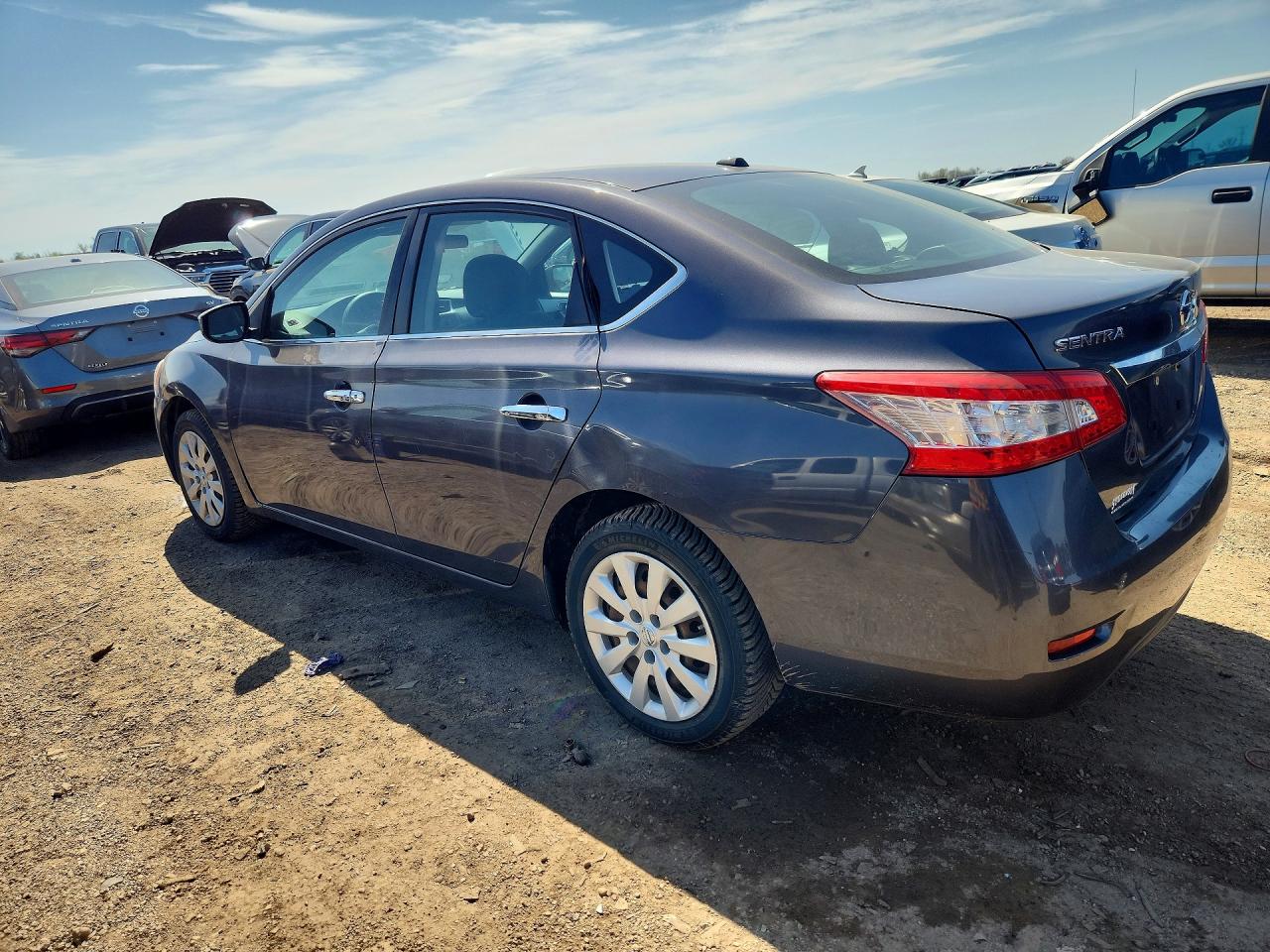 2015 Nissan Sentra VIN 3N1AB7AP1FL662025 photo 2
