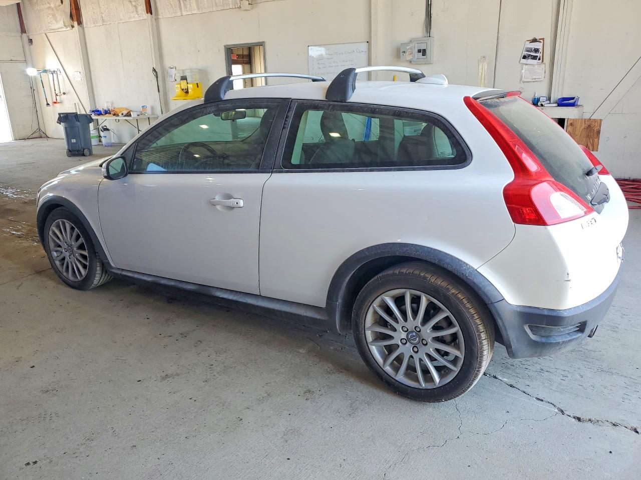 2010 Volvo C30 VIN YV1672MK4A2174540 photo 2