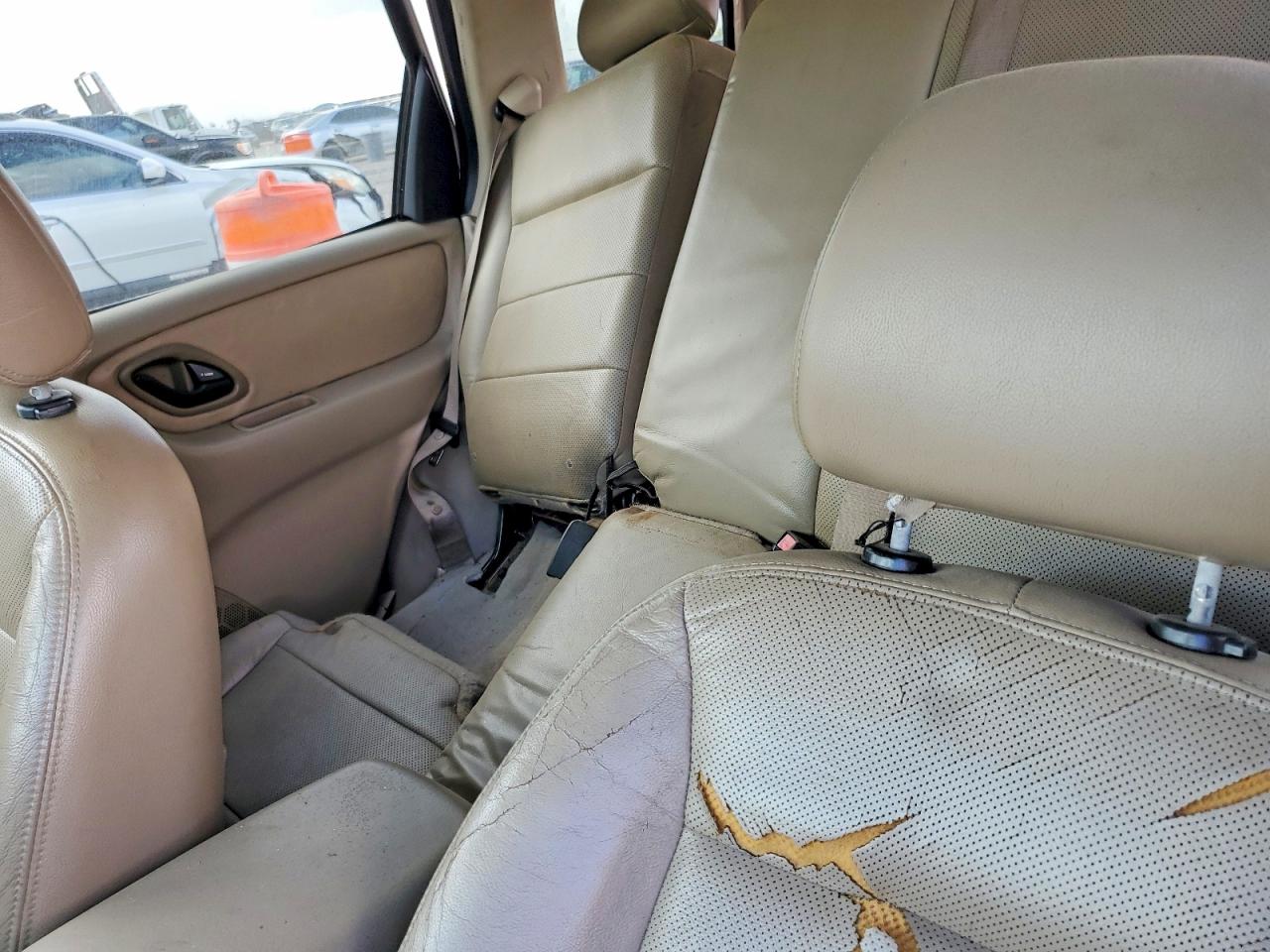 2005 Ford Escape VIN 1FMYU04105KA49801 photo 10