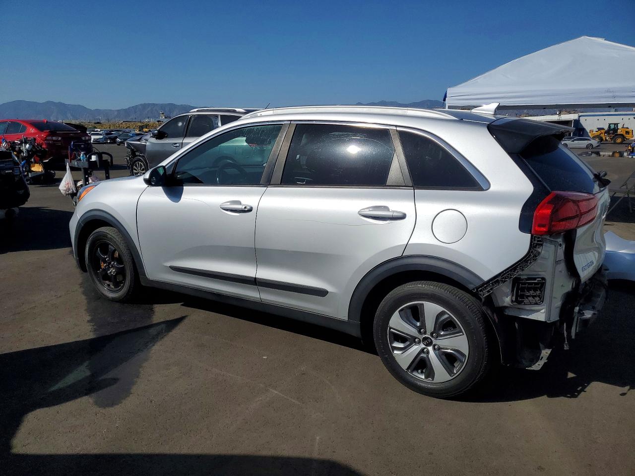 2020 Kia Niro 4d ex VIN KNDCB3LC4L5395094 photo 2