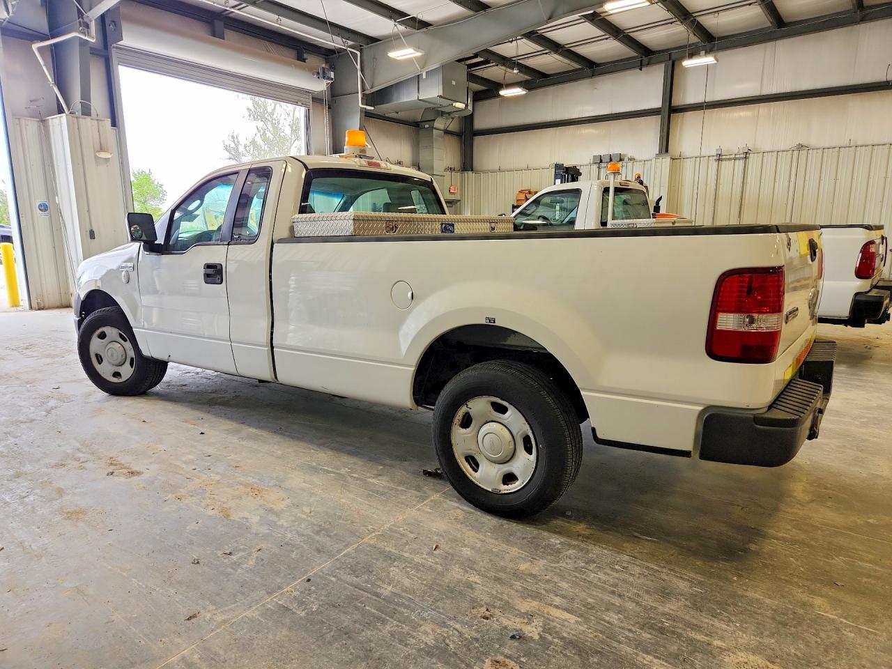 2007 Ford F150 VIN 1FTRF12W77KC18125 photo 2