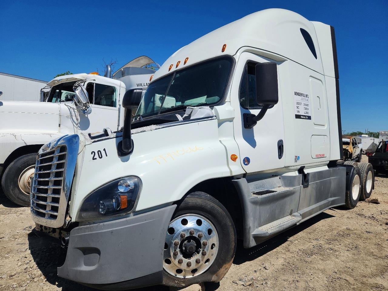2019 FREIGHTLINER All other VIN 3AKJGLDR1KSJL3925 photo 2