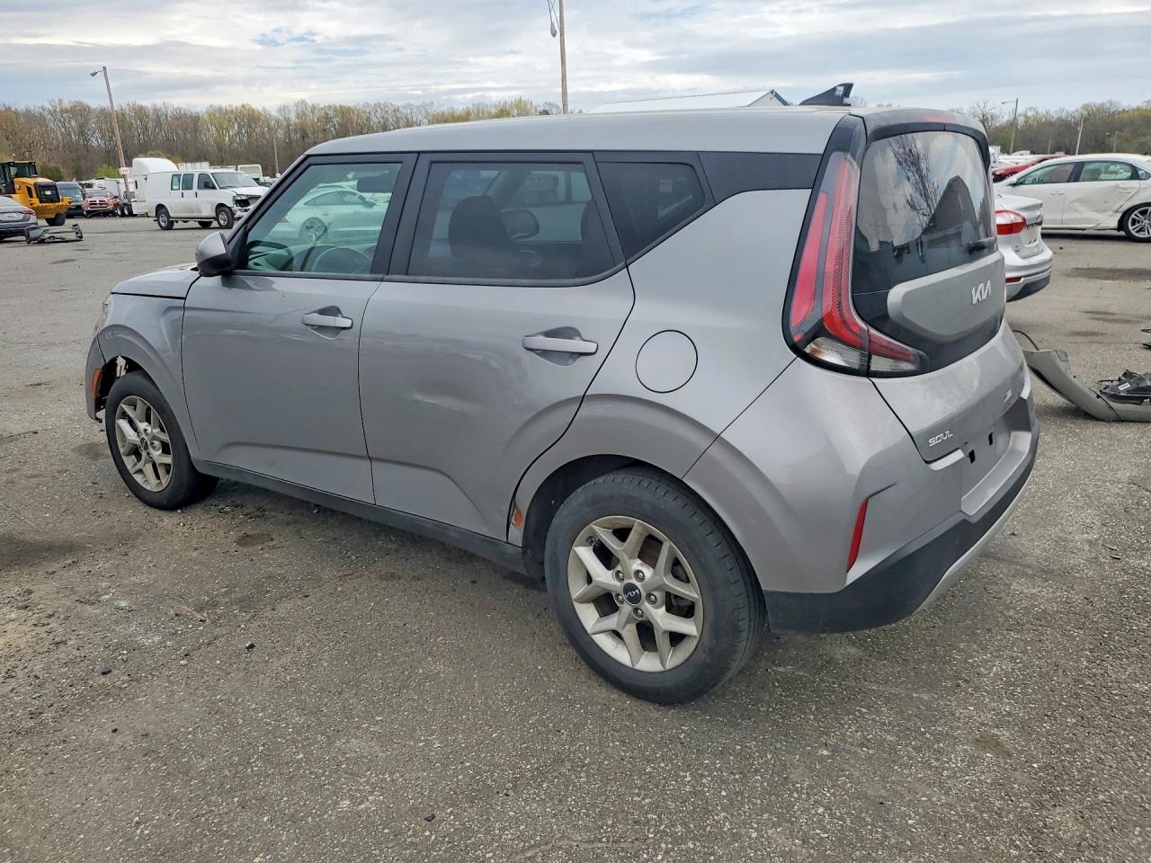 2023 Kia Soul VIN KNDJ23AU0P7881088 photo 2