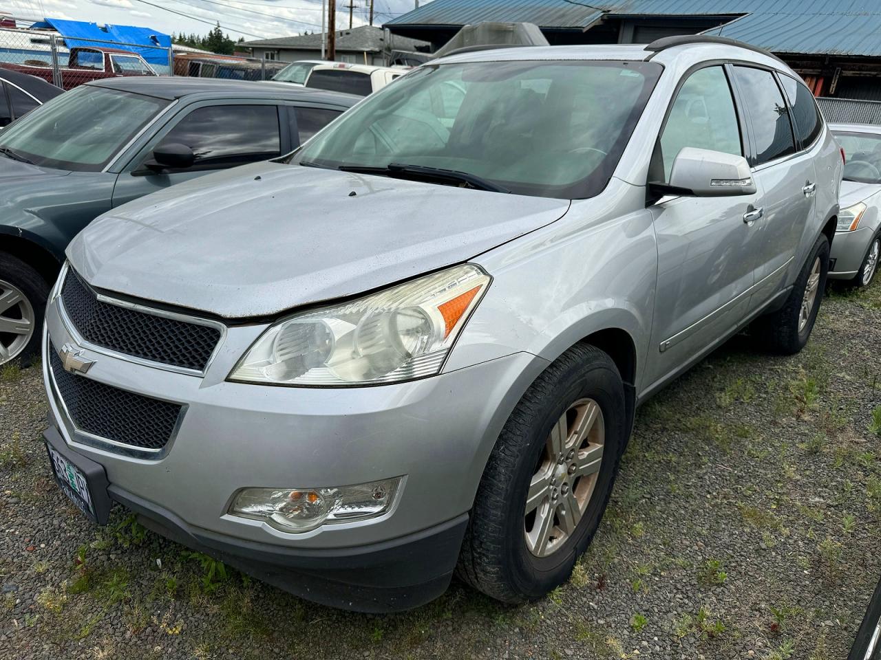 2010 Chevrolet Traverse VIN 1GNLVGED8AS106129 photo 2