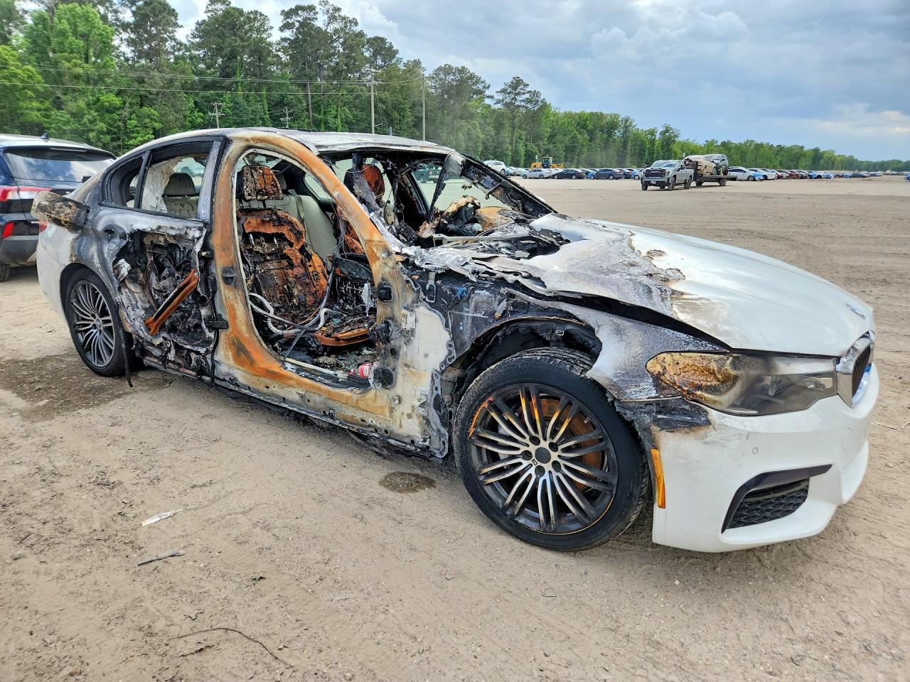2019 BMW 5 series VIN WBAJA5C52KWW38415 photo 4