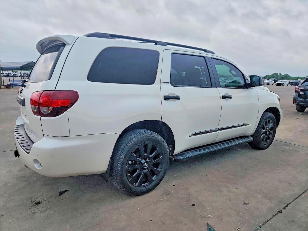 2021 Toyota Sequoia VIN 5TDHY5A11MS075874 photo 3