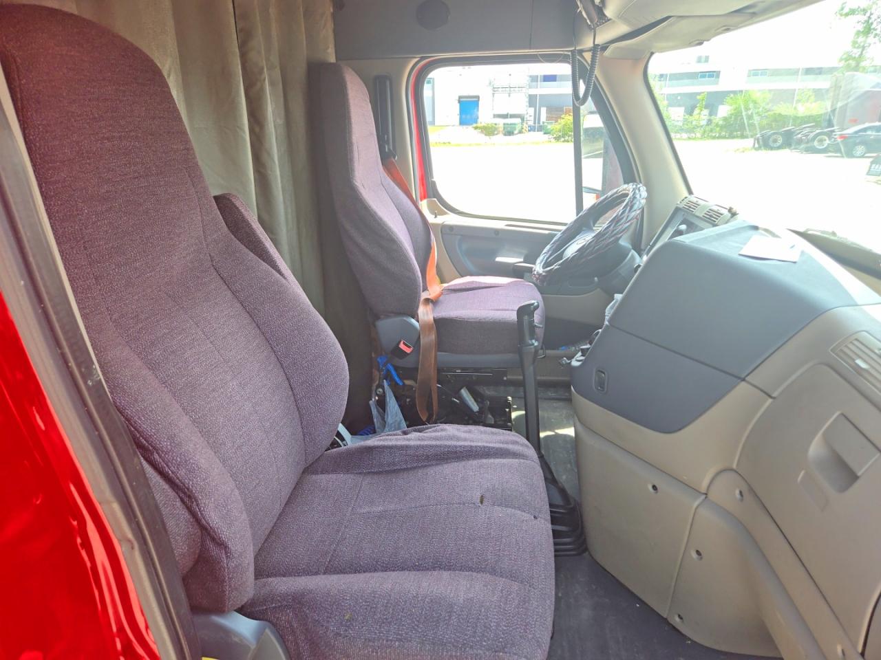 2016 FREIGHTLINER All other VIN 1FUJGLBG9GLGY3638 photo 5