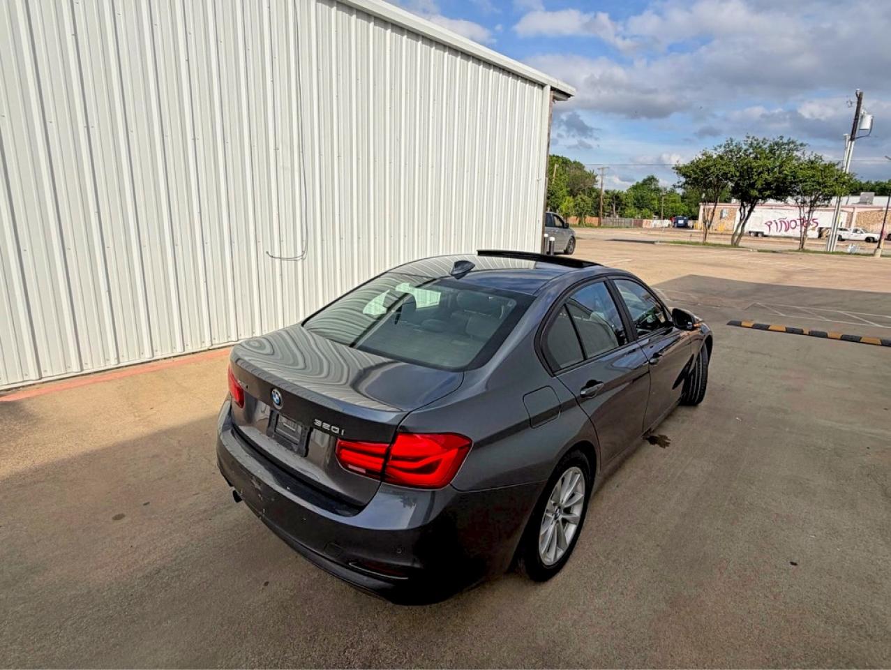 2016 BMW 3 series VIN WBA8E5G55GNT93166 photo 4