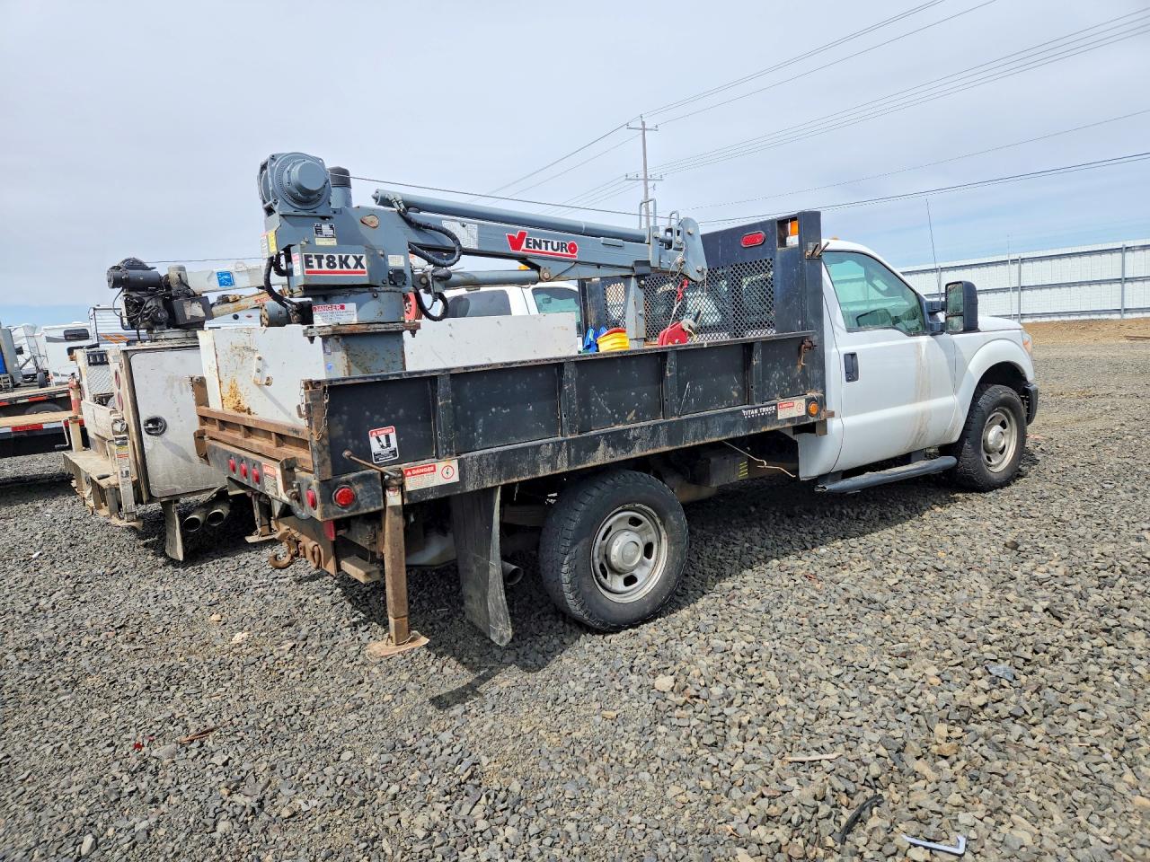 2011 Ford F350 VIN 1FDRF3E61BEA30937 photo 3