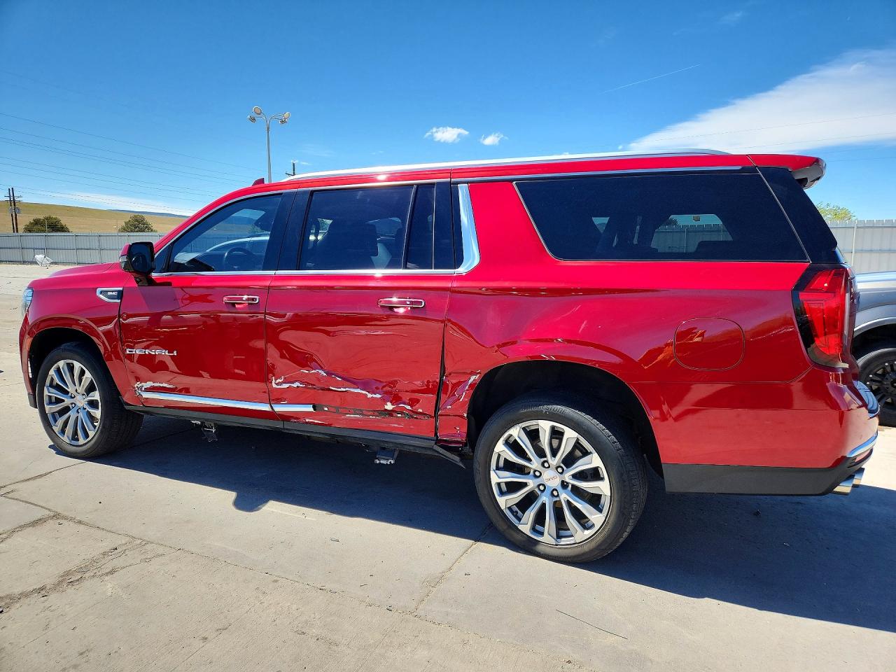 2022 GMC Yukon VIN 1GKS2JKL6NR115242 photo 2