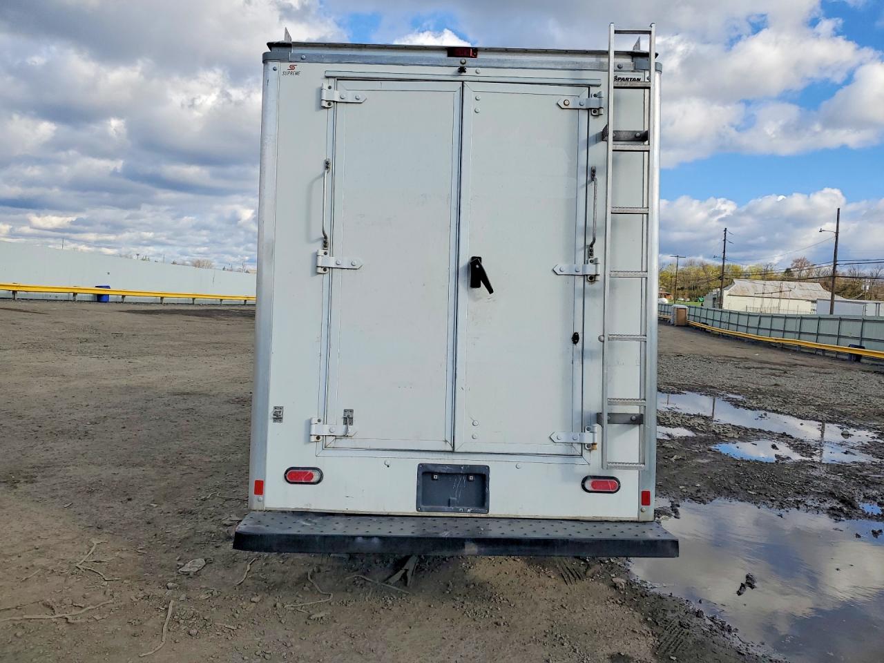 2019 FORD Econoline VIN 1FDWE3F63KDC27425 photo 6