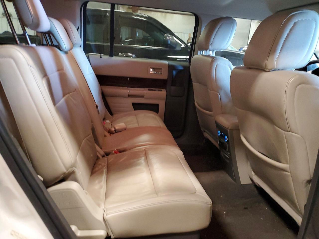 2010 Ford Flex VIN 2FMHK6CC6ABD01759 photo 11