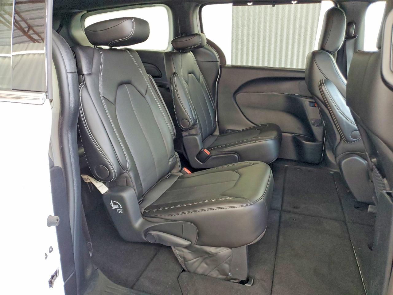 2025 Chrysler Minivan VIN 2C4RC1CG7SR534974 photo 11