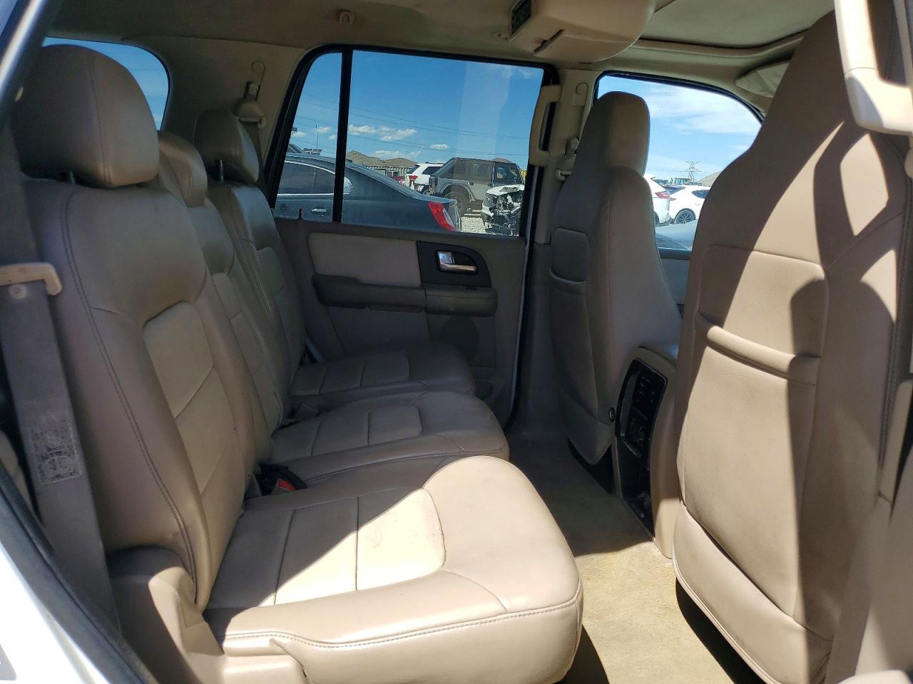2004 Ford Expedition VIN 1FMFU17L14LA82163 photo 11