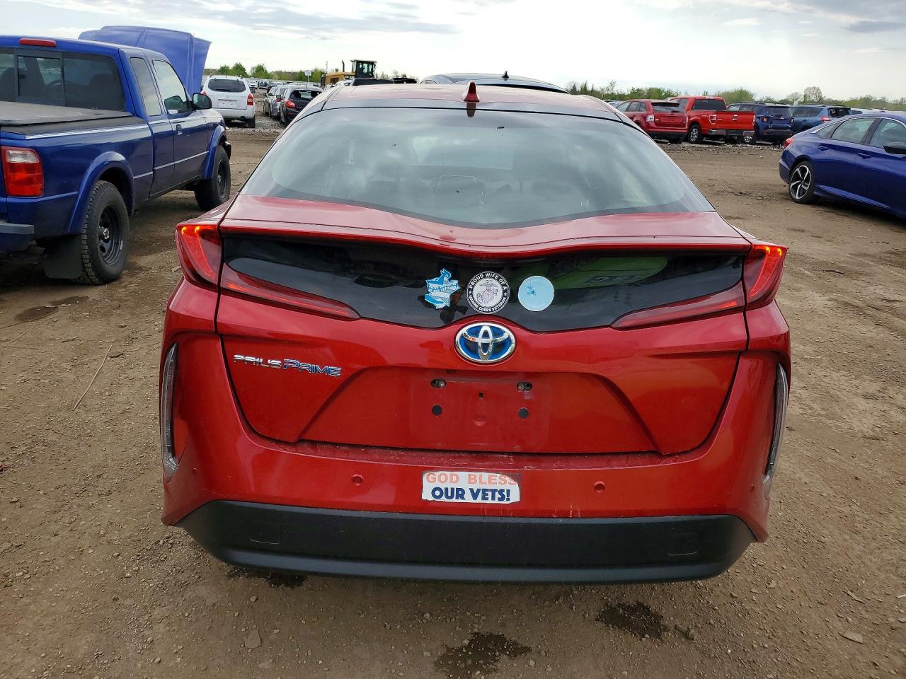 2018 Toyota Prius VIN JTDKARFP1J3070301 photo 6