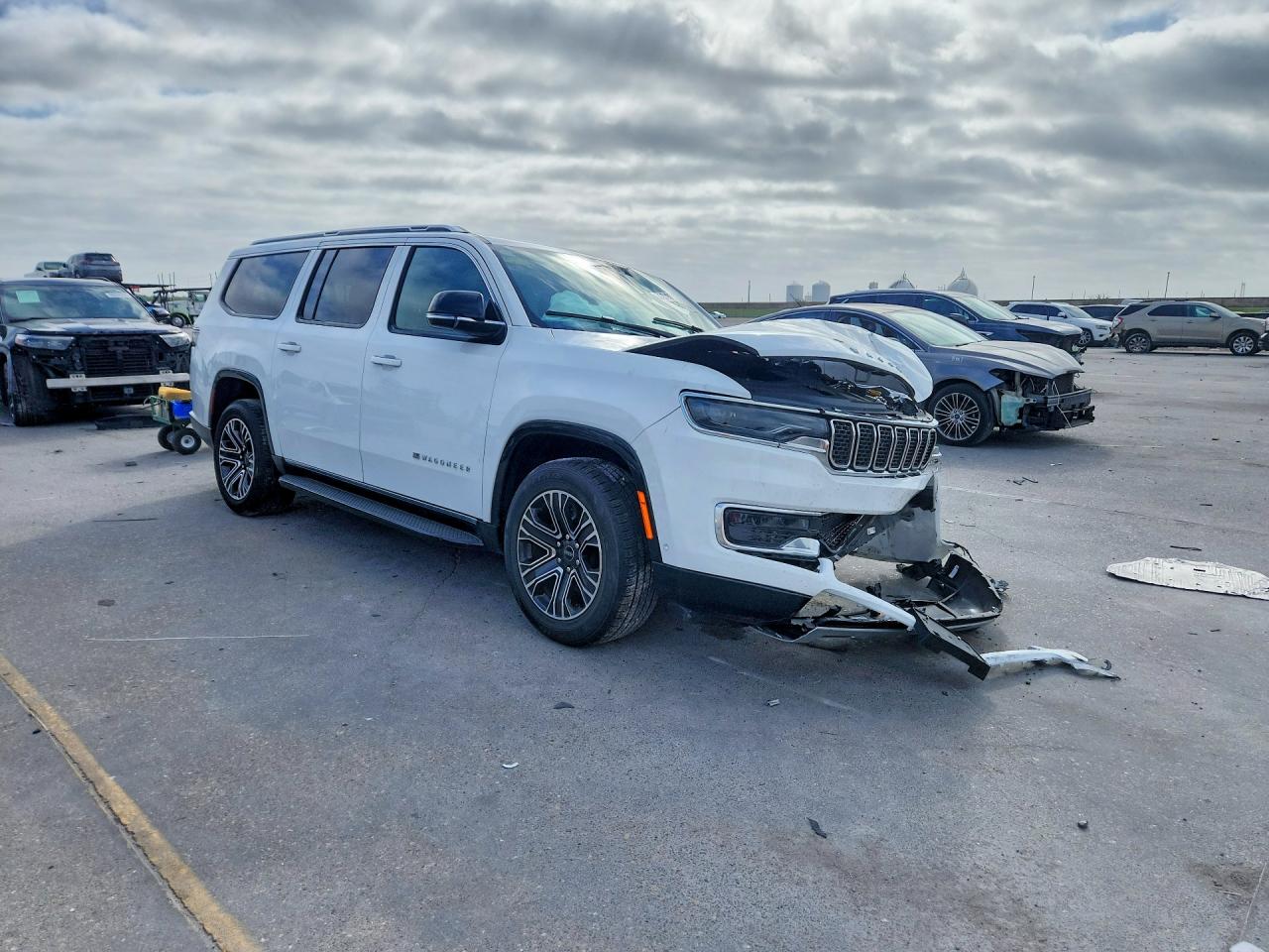 2025 Jeep Wagoneer VIN 1C4SJSBPXSS538417 photo 4