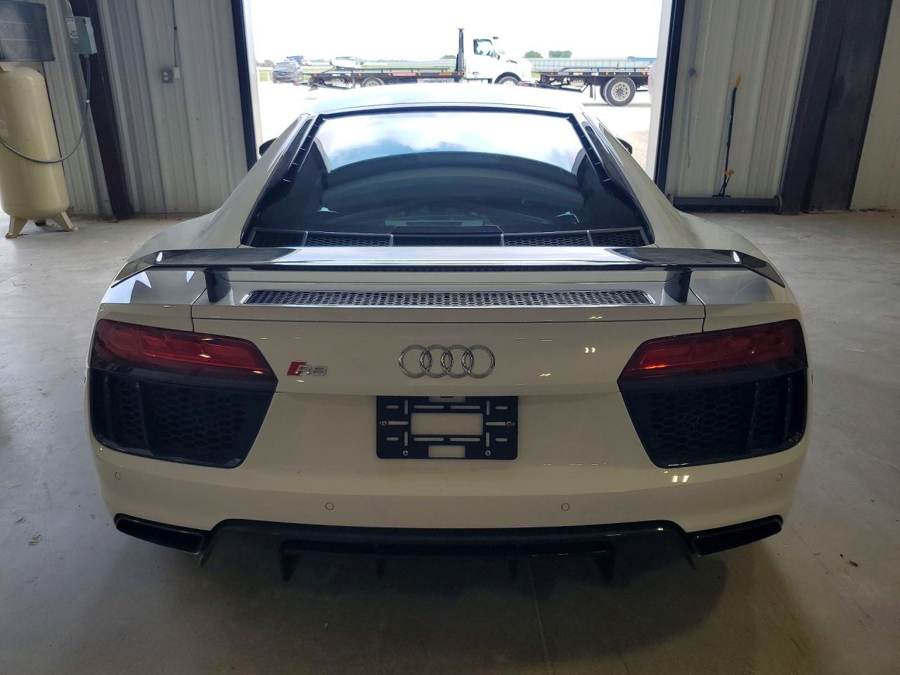 2018 Audi R8 VIN WUAKBAFXXJ7900428 photo 6