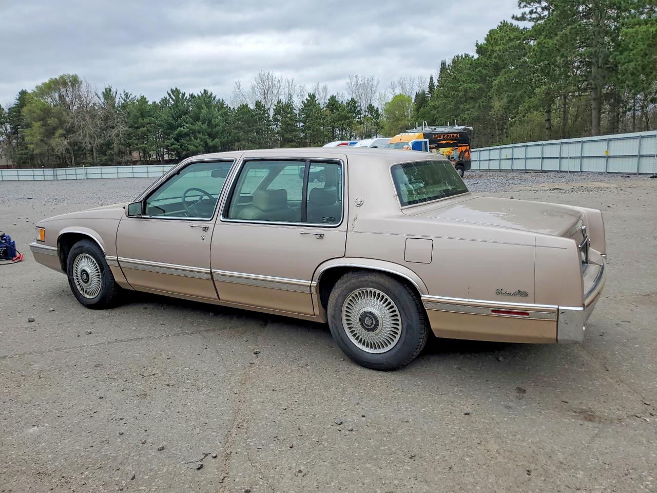 1993 Cadillac Deville VIN 1G6CD53B4P4215592 photo 2