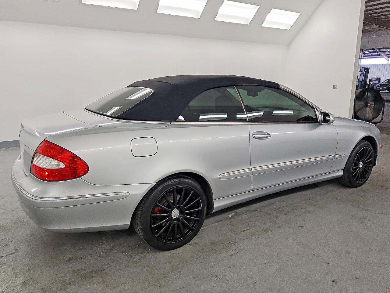 2007 Mercedes-Benz Clk-class VIN WDBTK56F77F209239 photo 3
