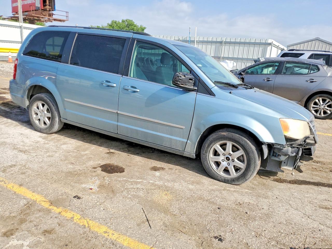 2010 Chrysler Minivan VIN 2A4RR5D18AR492405 photo 4