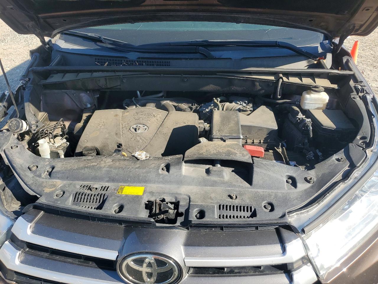2019 Toyota Highlander VIN 5TDBZRFH7KS700663 photo 12