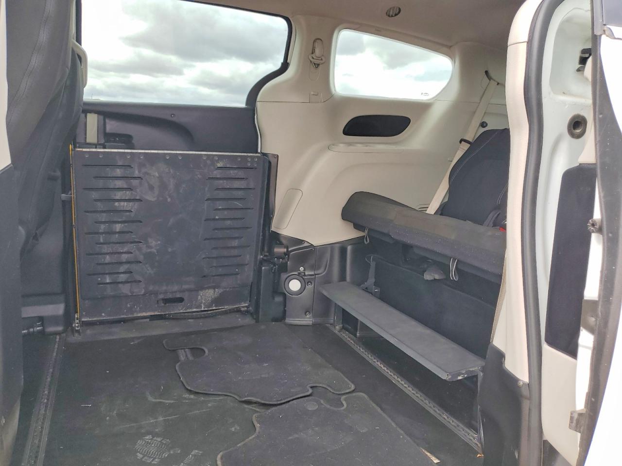 2022 Chrysler Minivan VIN 2C4RC1CGXNR105381 photo 11