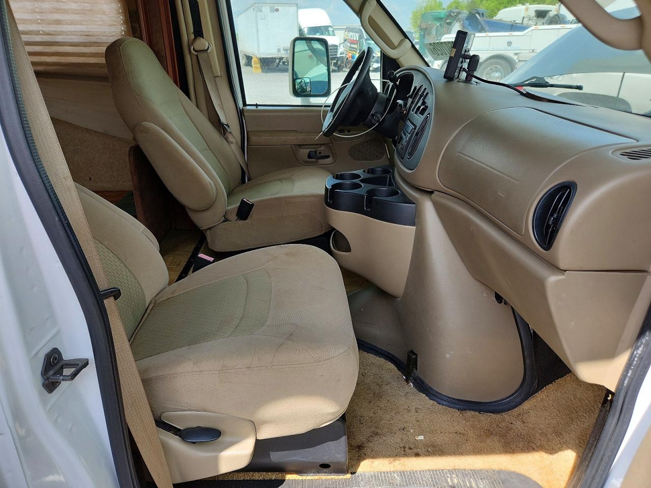 2008 Ford Econoline VIN 1FDXE45S98DB58872 photo 5